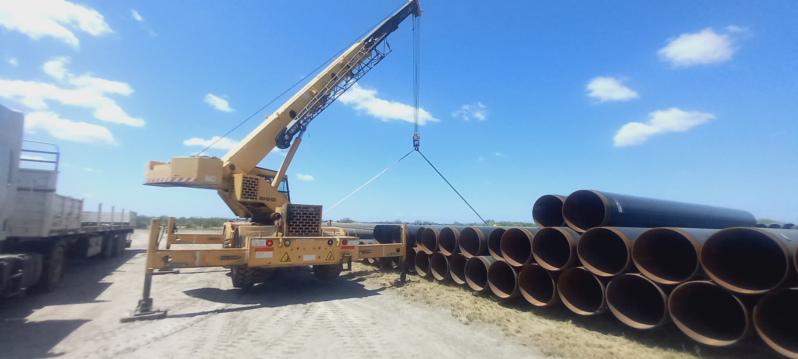 Descarga de cañerías de 30 pulgadas en planta compresora