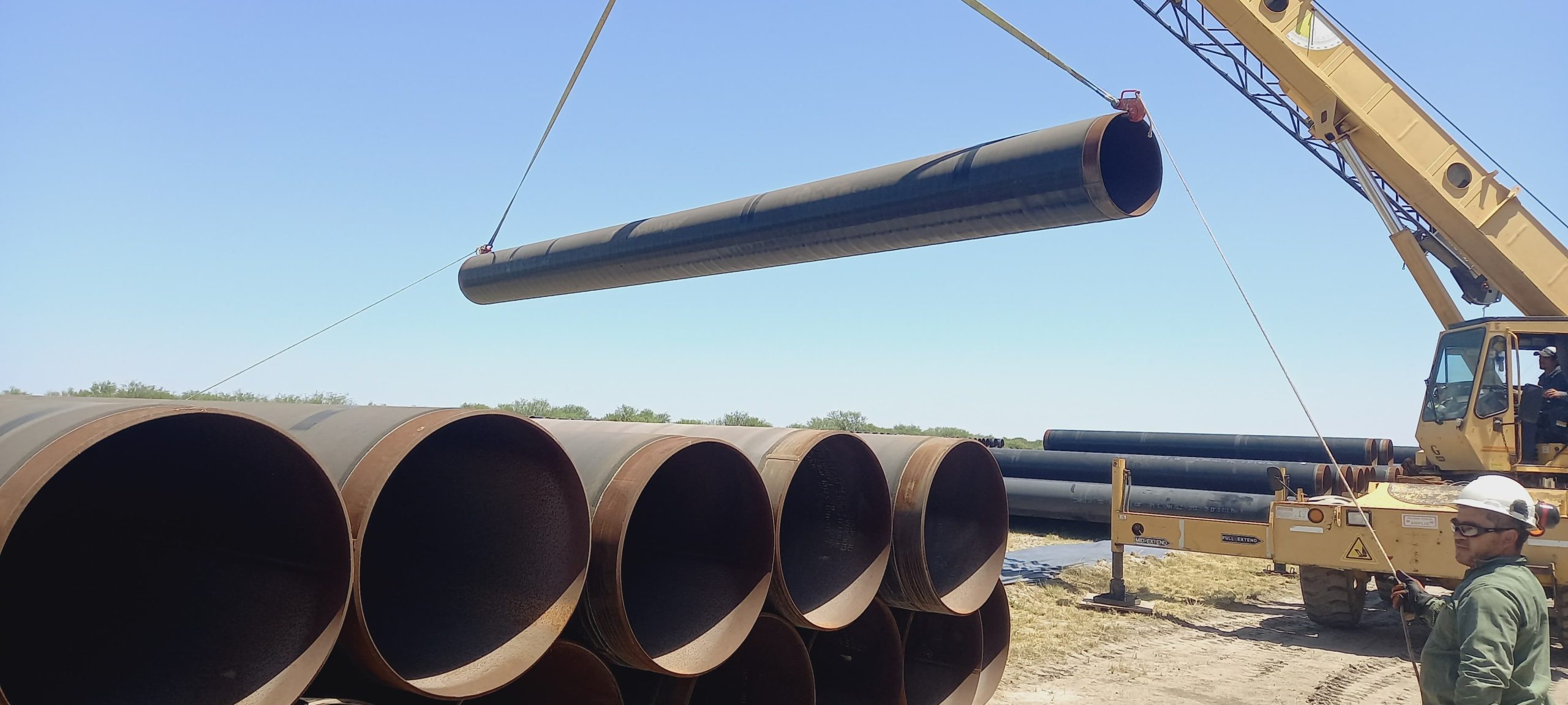 Descarga de cañerías de 30 pulgadas en planta compresora