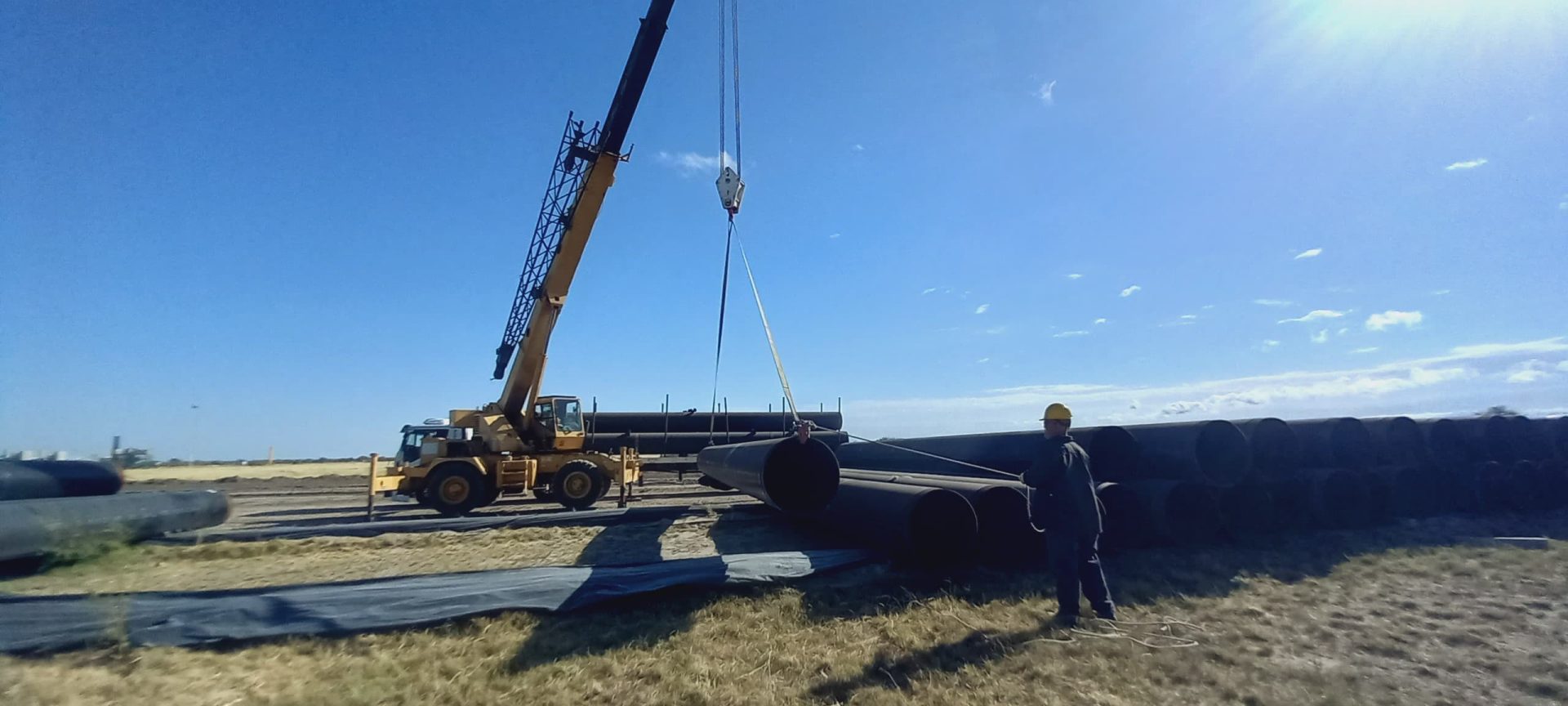 Descarga de cañerías de 30 pulgadas en planta compresora